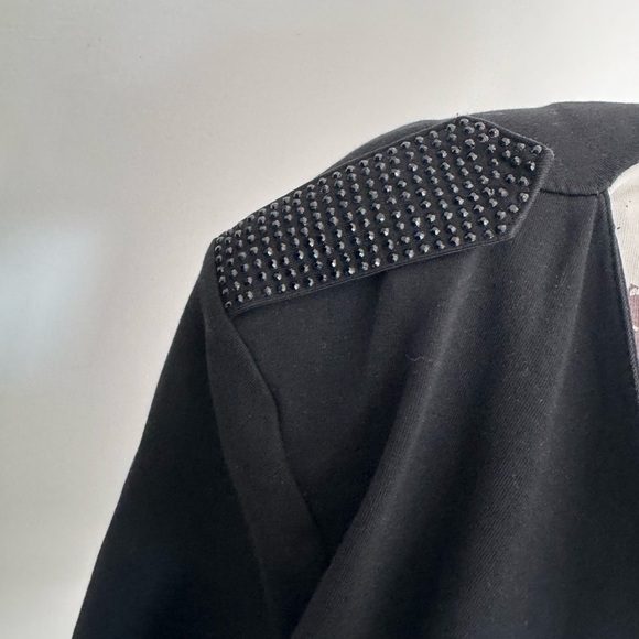 Cartise Elegant Black Women's Cardigan with Zipper Accents. Ptp 22” - Picture 4 of 8